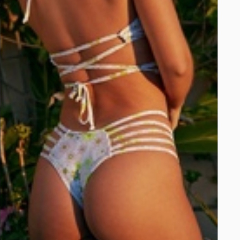 Fabletics 3xl strappy floral bottoms